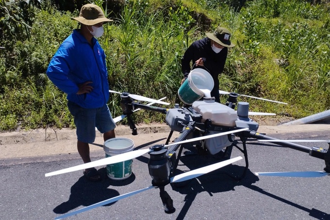 Drones deployed to combat locust outbreak in central Vietnam - 1 Drones deployed to combat locust outbreak in central Vietnam - 1