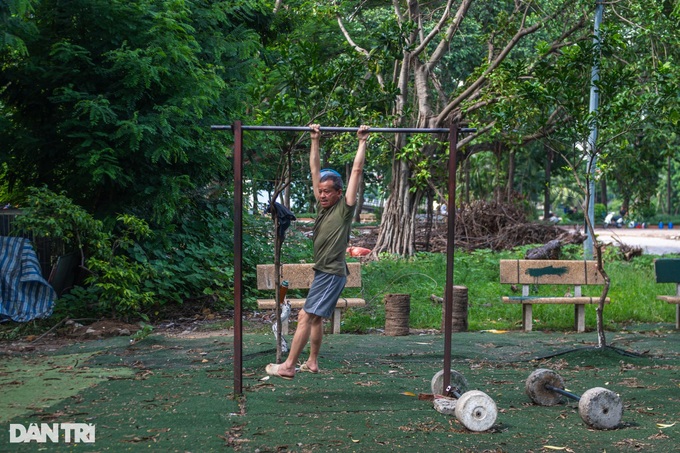Neglected Hanoi park falls into disrepair - 6