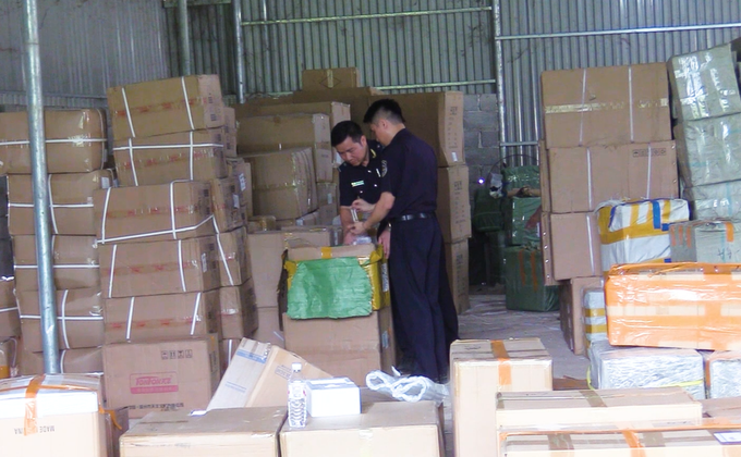 Customs seize 450 counterfeit Rolex watches worth billions of dong - 1 Customs seize 450 counterfeit Rolex watches worth billions of dong - 1