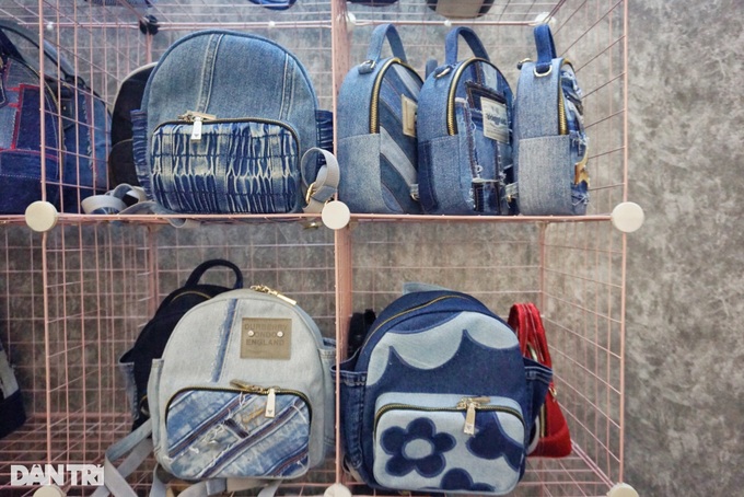 HCM City woman turns old jeans into eco-friendly designer bags - 7 HCM City woman turns old jeans into eco-friendly designer bags - 7