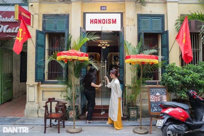 Instant-photo craze captivates young people in Hanoi - 1 Instant-photo craze captivates young people in Hanoi - 1