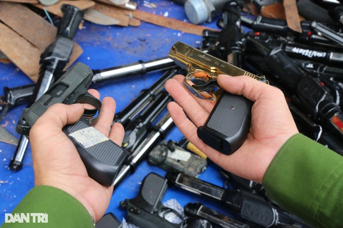 An Giang police destroy thousands of weapons - 6 An Giang police destroy thousands of weapons - 6
