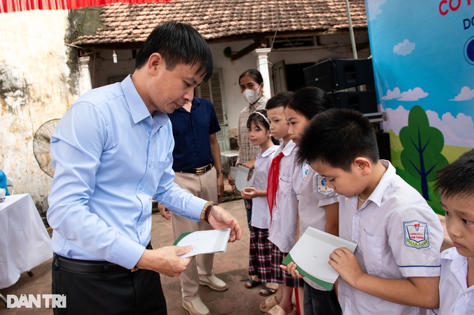 Dantri readers fund homes for three low-income Hanoi families - 7 Dantri readers fund homes for three low-income Hanoi families - 7