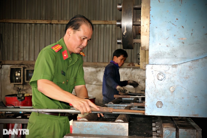 An Giang police destroy thousands of weapons - 3 An Giang police destroy thousands of weapons - 3