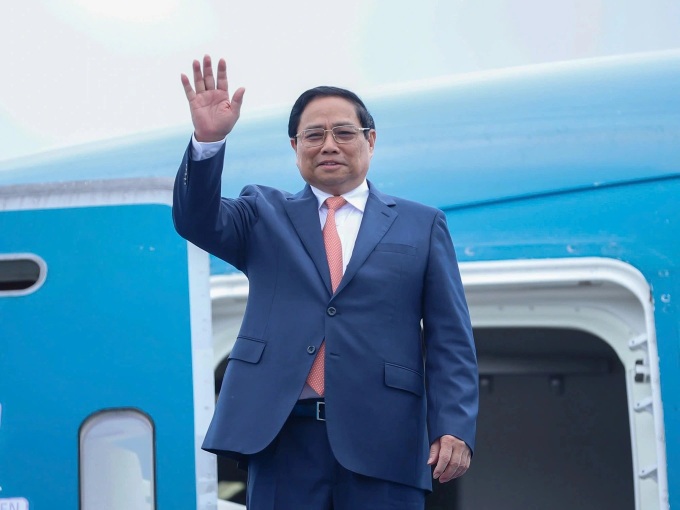 PM Pham Minh Chinh leaves for WEF meeting, working visit to China - 1