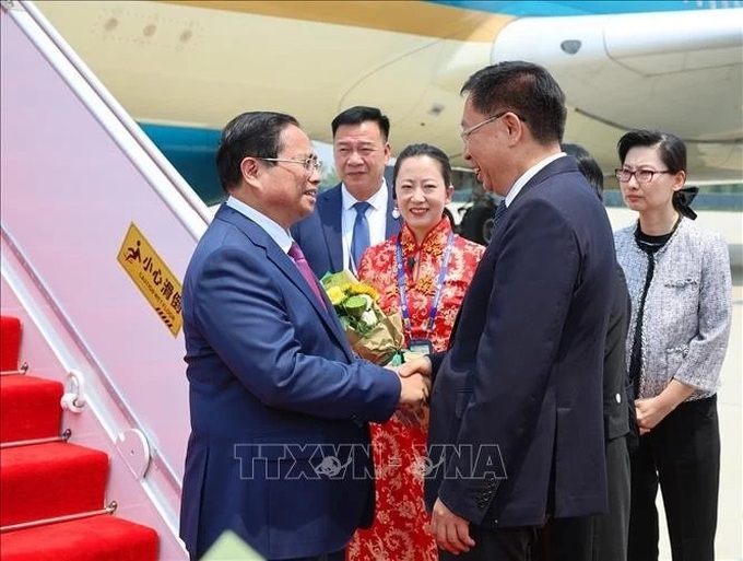 Vietnamese PM arrives in Tianjin for WEF meeting, working visit to China - 1 Vietnamese PM arrives in Tianjin for WEF meeting, working visit to China - 1