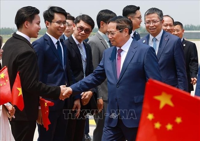 Vietnamese PM arrives in Tianjin for WEF meeting, working visit to China - 2 Vietnamese PM arrives in Tianjin for WEF meeting, working visit to China - 2