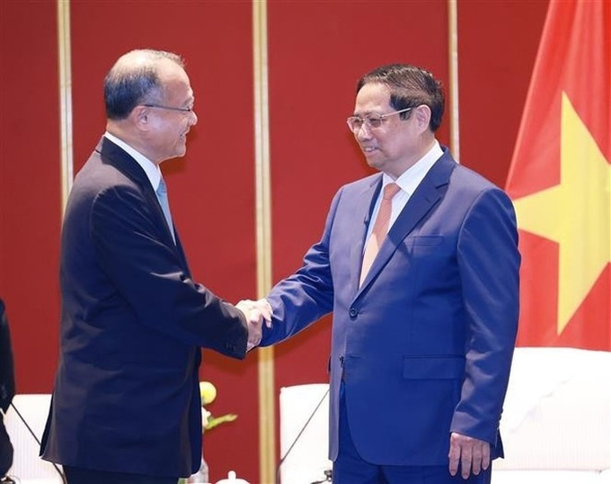 Vietnamese PM meets with Chinese corporations in Tianjin - 4 Vietnamese PM meets with Chinese corporations in Tianjin - 4