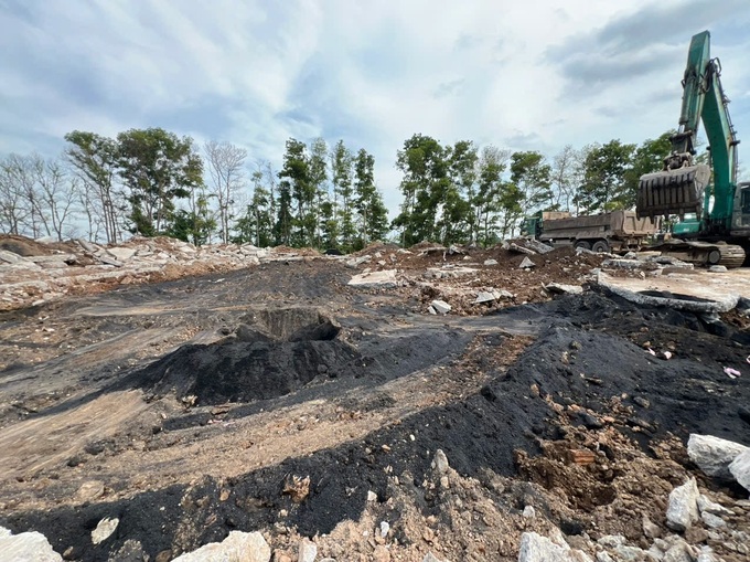 Hanoi police prosecute group for illegally burying hazardous waste - 2 Hanoi police prosecute group for illegally burying hazardous waste - 2