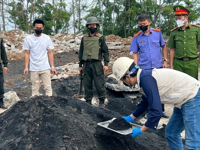 Hanoi police prosecute group for illegally burying hazardous waste - 1 Hanoi police prosecute group for illegally burying hazardous waste - 1