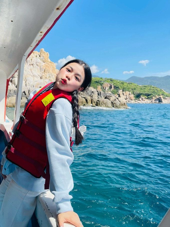 Whale sightings draw tourists to Vinh Hy Bay - 3
