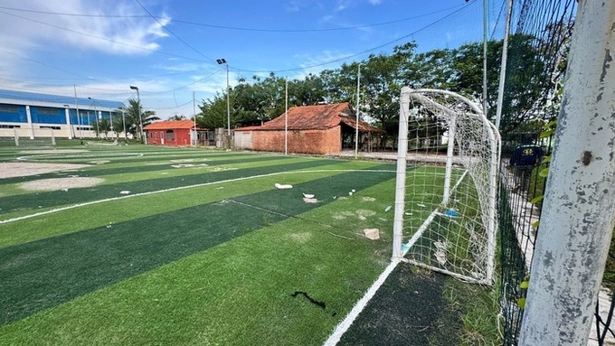 7-year-old boy dies after being hit by falling goalpost - 1