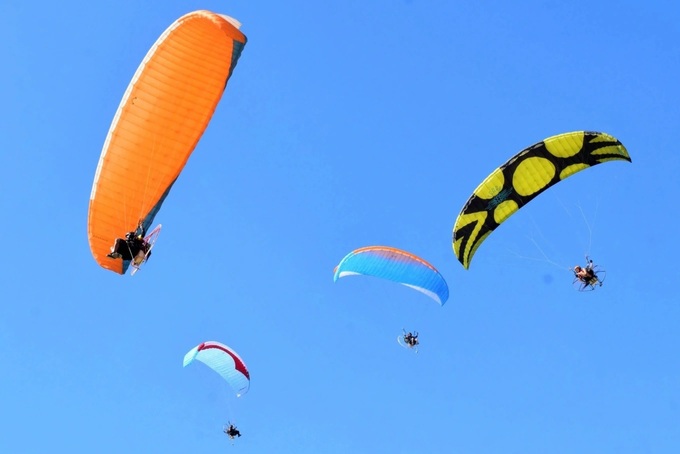 Paragliding services suspended in Danang after tourist death - 2 Paragliding services suspended in Danang after tourist death - 2