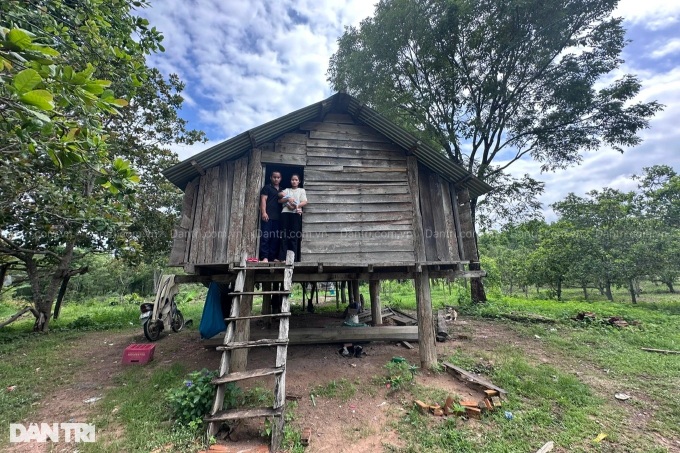 Family living deep in forest receives new home thanks to donors - 3 Family living deep in forest receives new home thanks to donors - 3