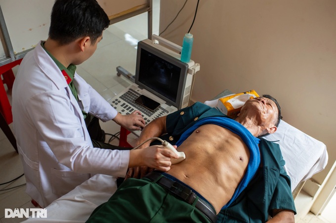 Dantri/DTiNews offers free check-ups to 300 revolutionary contributors - 5 Dantri/DTiNews offers free check-ups to 300 revolutionary contributors - 5