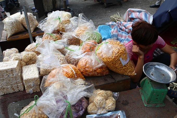Hanoi markets to ban plastic bags and single-use foam containers by 2028 - 1 Hanoi markets to ban plastic bags and single-use foam containers by 2028 - 1