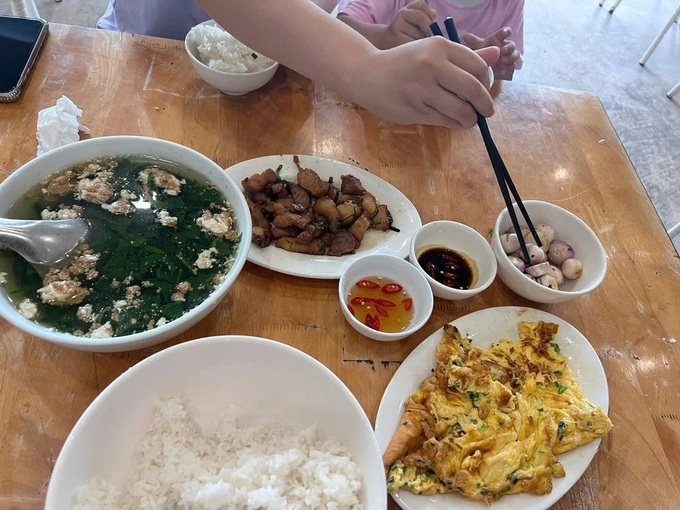 Quang Ninh tightens control over tourism management - 1