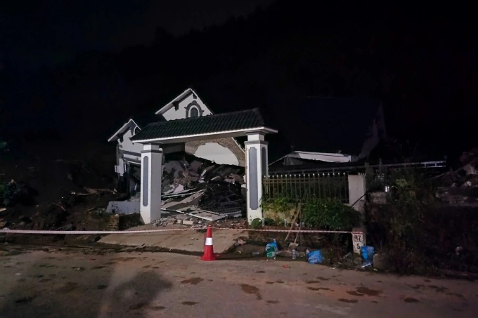 Landslide kills 2, injures 3 in Lao Cai Province - 2 Landslide kills 2, injures 3 in Lao Cai Province - 2