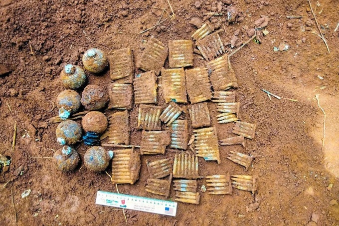 American War munitions found in Quang Tri garden - 1 American War munitions found in Quang Tri garden - 1