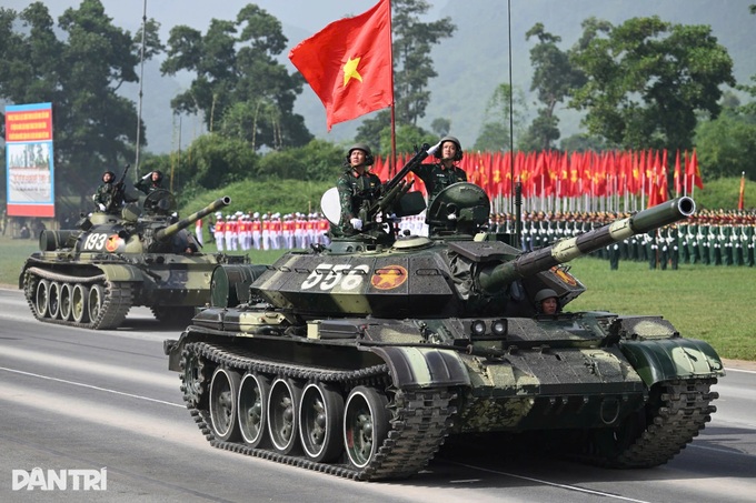 Tanks and missiles rehearse for National Day parade - 3
