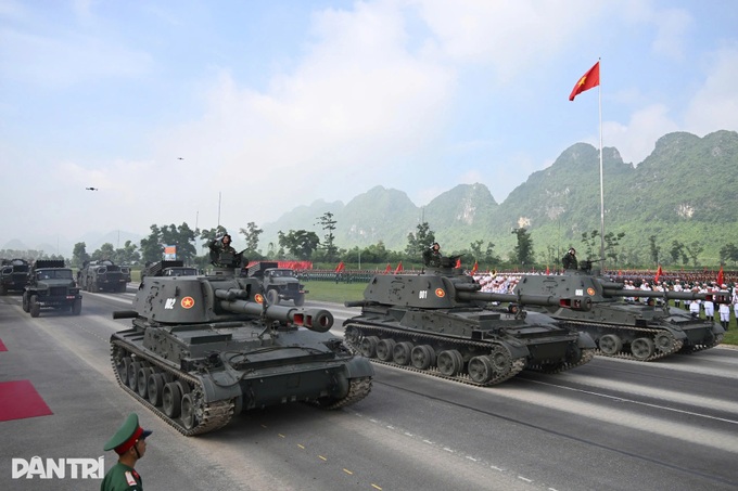 Tanks and missiles rehearse for National Day parade - 4