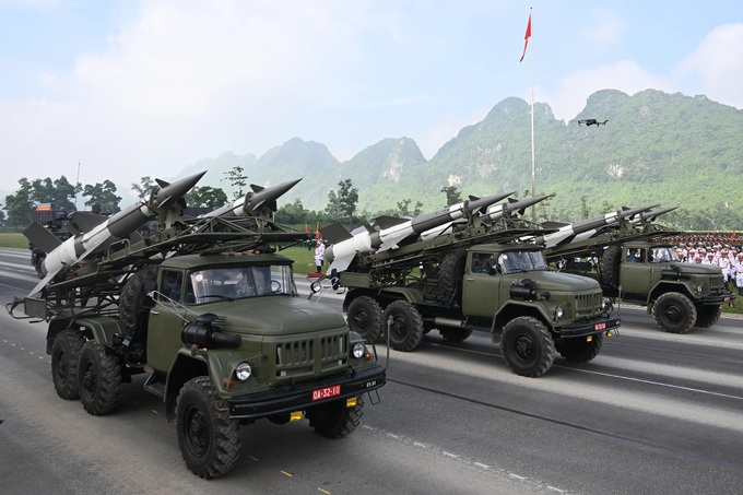 Tanks and missiles rehearse for National Day parade - 5