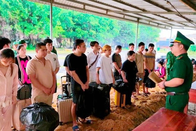 Tay Ninh receives 45 deported Vietnamese from Cambodia - 1 Tay Ninh receives 45 deported Vietnamese from Cambodia - 1