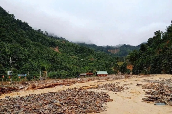 Hundreds in Nghe An in need after flash floods destroy homes - 2 Hundreds in Nghe An in need after flash floods destroy homes - 2
