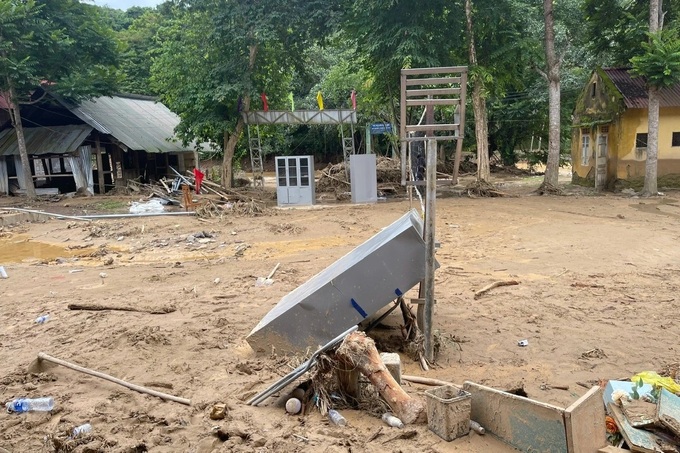 Hundreds in Nghe An in need after flash floods destroy homes - 4 Hundreds in Nghe An in need after flash floods destroy homes - 4