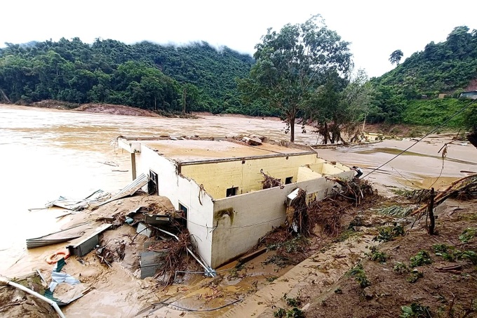 Hundreds in Nghe An in need after flash floods destroy homes - 1 Hundreds in Nghe An in need after flash floods destroy homes - 1