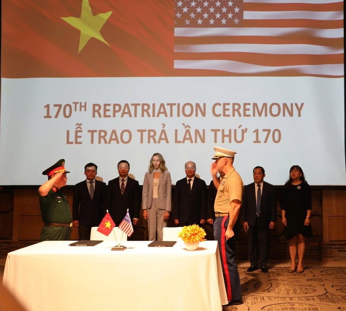 Vietnam hands over remains of three US servicemen at Danang ceremony - 1 Vietnam hands over remains of three US servicemen at Danang ceremony - 1