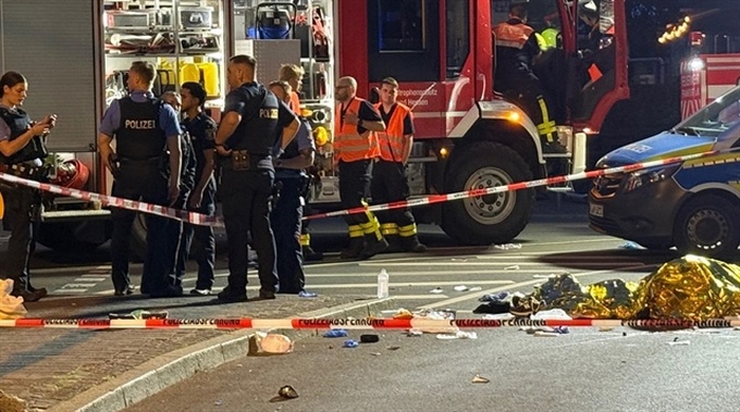 Vietnam steps up support after crash kills two students in Germany - 1 Vietnam steps up support after crash kills two students in Germany - 1
