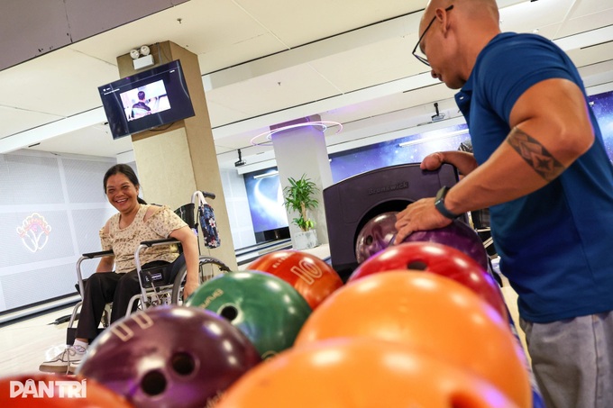 Vietnam’s first bowling club for the disabled - 2