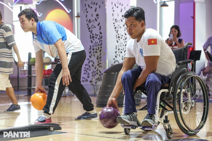 Vietnam’s first bowling club for the disabled - 4