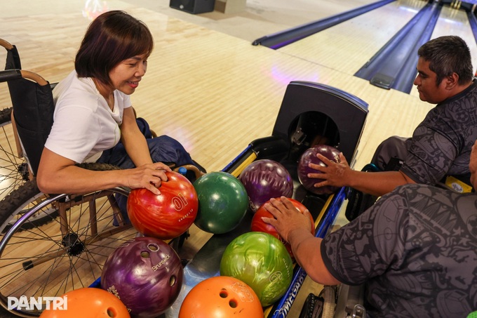 Vietnam’s first bowling club for the disabled - 7