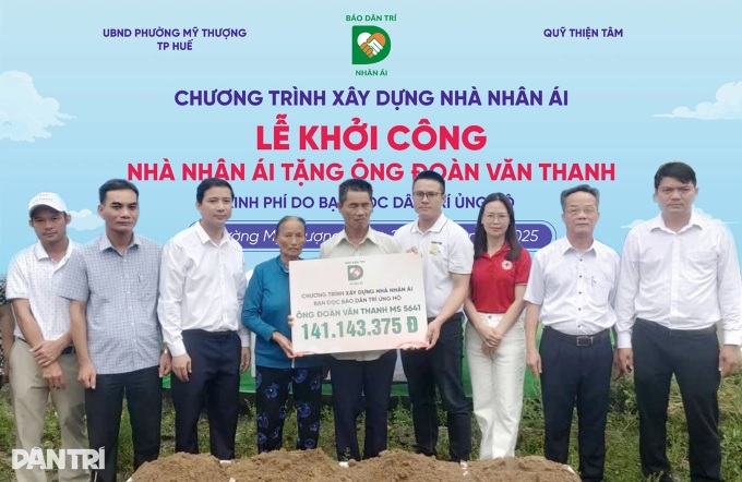 Elderly couple in Hue receives support to build new home - 1 Elderly couple in Hue receives support to build new home - 1