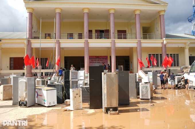Free repairs for flood-damaged appliances in Nghe An - 1