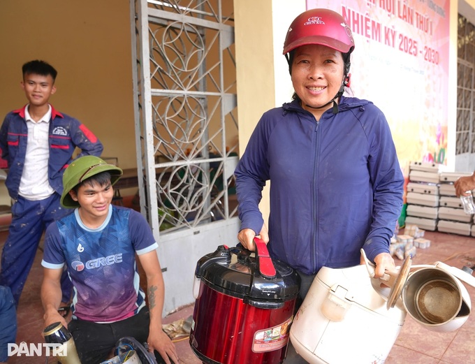 Free repairs for flood-damaged appliances in Nghe An - 10