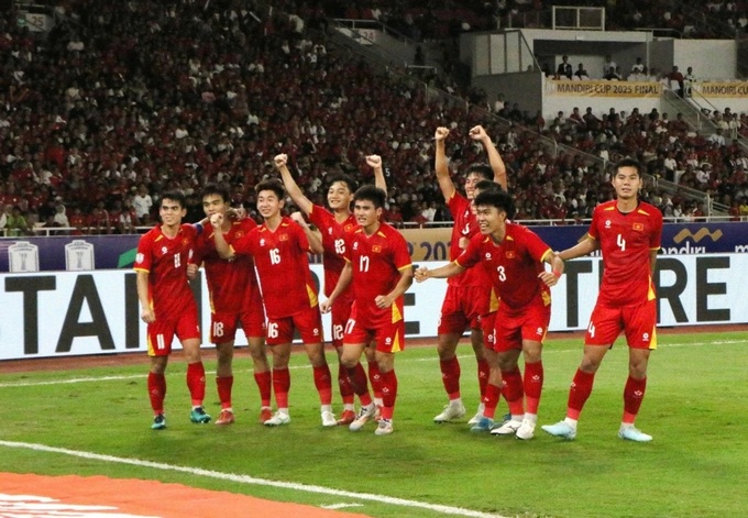 Vietnam beat hosts Indonesia, clinch third consecutive ASEAN U23 - 1 Vietnam beat hosts Indonesia, clinch third consecutive ASEAN U23 - 1