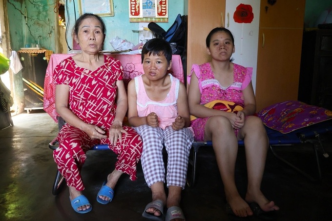 Widow caring for two mentally ill children needs help - 1