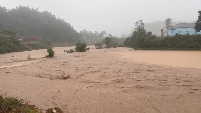Floods leave 3 dead, 9 missing in Dien Bien - 1