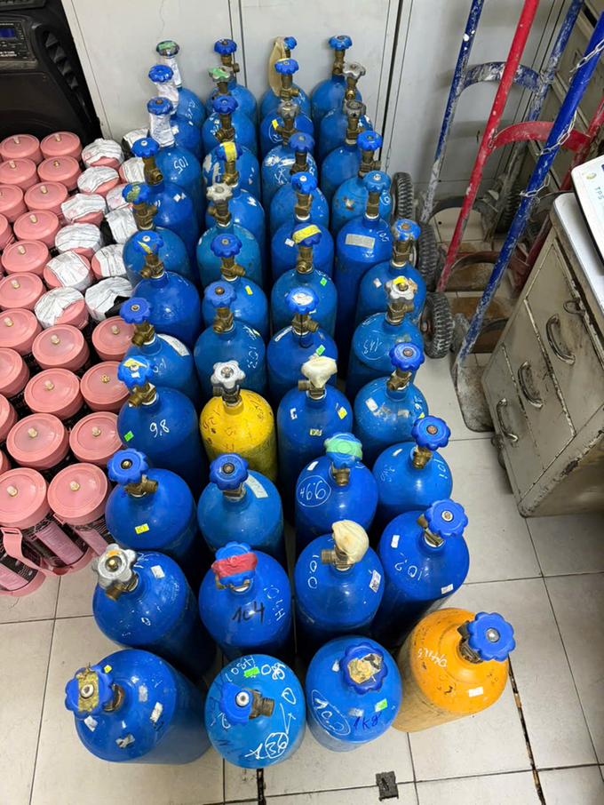 Ho Chi Minh City bar sold laughing gas disguised as cocktails - 2 Ho Chi Minh City bar sold laughing gas disguised as cocktails - 2