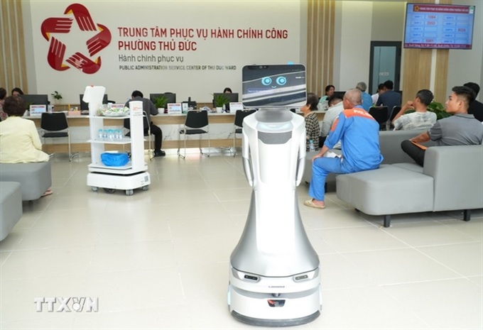 HCM City trials robots for public service delivery - 2