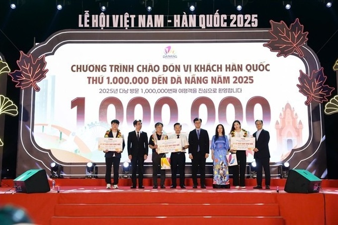 Danang celebrates one millionth Korean tourist - 1 Danang celebrates one millionth Korean tourist - 1