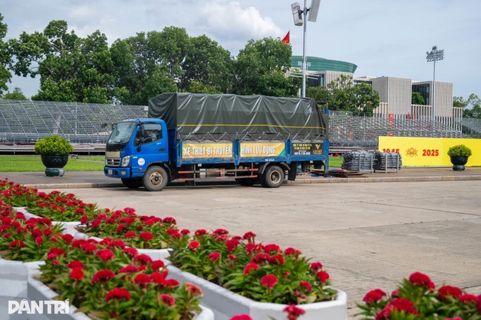 Grandstand construction quickened for National Day celebration - 7 Grandstand construction quickened for National Day celebration - 7