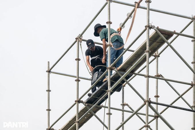 Grandstand construction quickened for National Day celebration - 6 Grandstand construction quickened for National Day celebration - 6