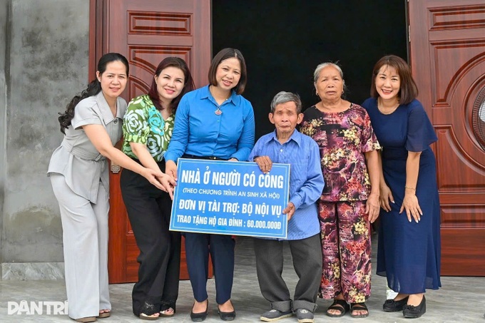 Home affairs ministry builds memorial, funds 10 homes in Lao Cai - 4 Home affairs ministry builds memorial, funds 10 homes in Lao Cai - 4