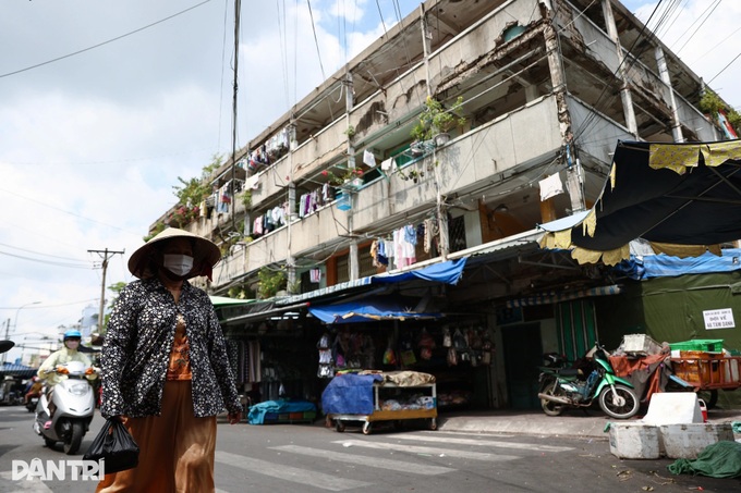 Severely deteriorated apartments in HCM City threaten residents - 11 Severely deteriorated apartments in HCM City threaten residents - 11