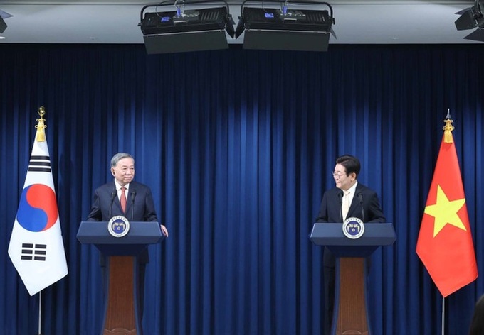 Vietnamese, RoK leaders brief media on outcomes of Seoul talks - 2 Vietnamese, RoK leaders brief media on outcomes of Seoul talks - 2