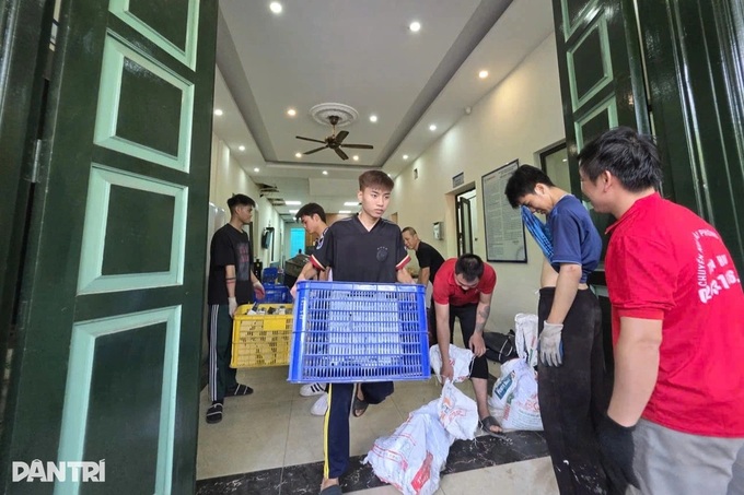 Agencies relocated for Hoan Kiem Lake square construction work - 1